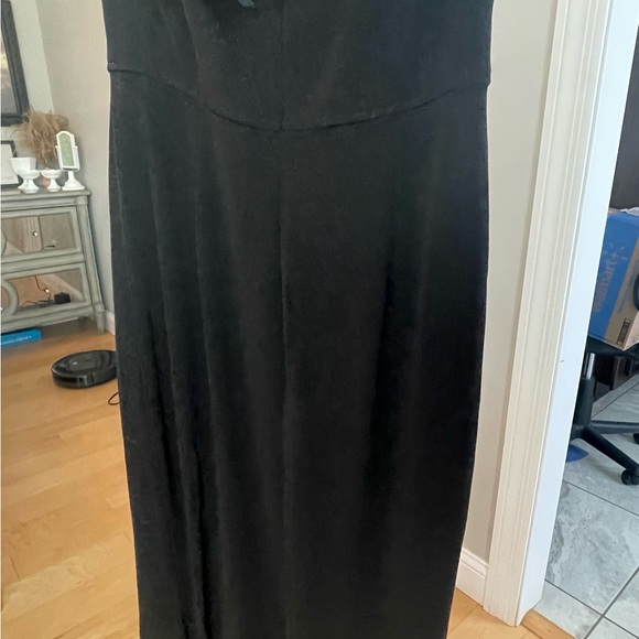 Like new, slit in the side, feathers around the top - Picture 5 of 6